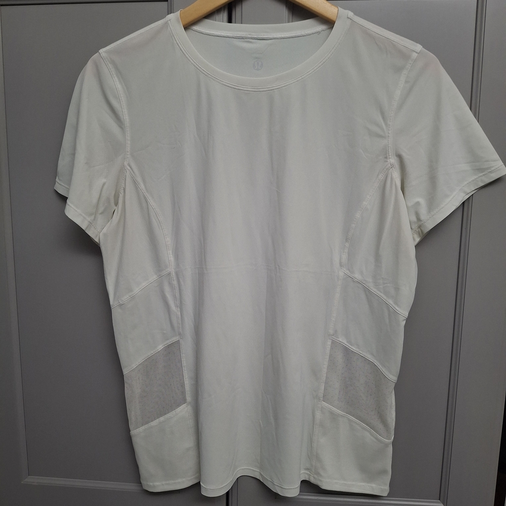 Lululemon COURT PLAY  SLEEVE Off White TOP  SZ 8 Mesh